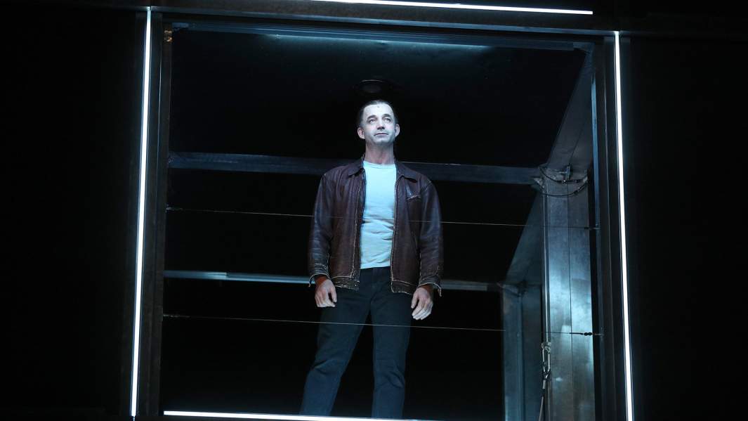 Актер Дмитрий Певцов в роли Рассказчика, он же Амвросий, он же Лавр в спектакле «Лавр» в МХАТ им. М. Горького