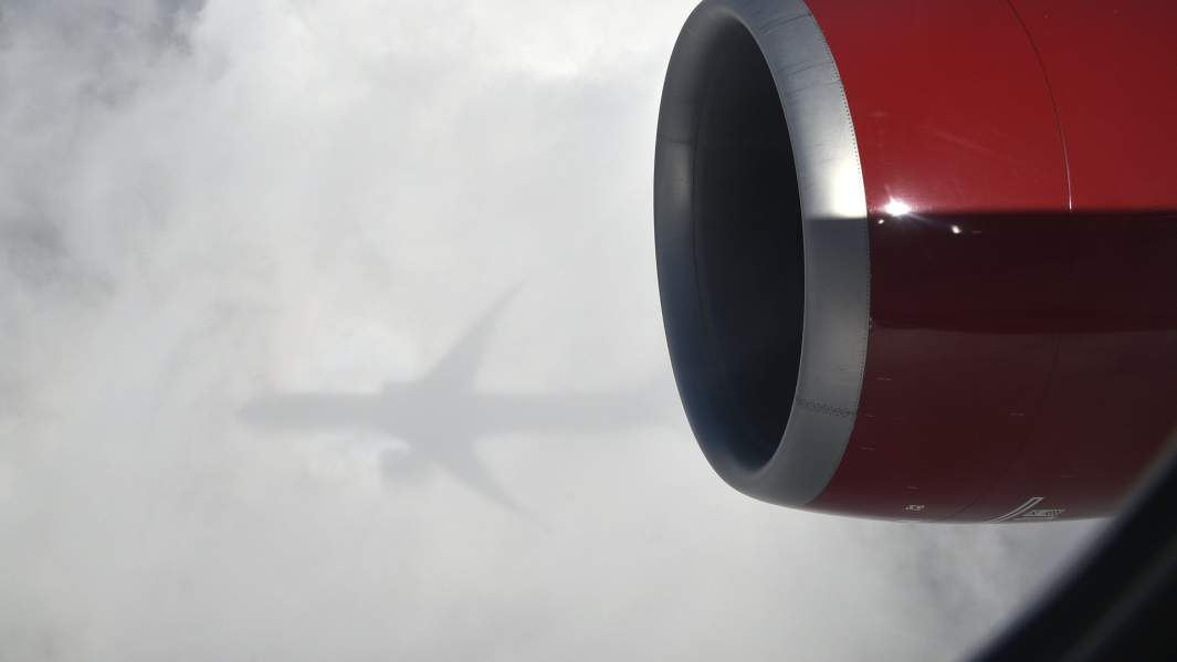 Вид из иллюминатора самолета