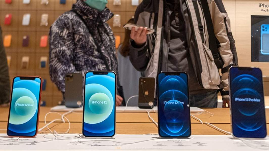 Линейка iPhone 12 в магазине