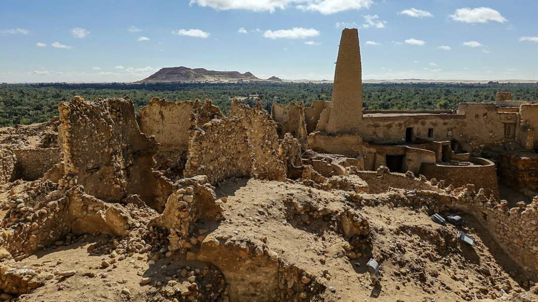 Оазис Сива, по одной из версий, рассматривается как возможное место его захоронения Александра Македонского. Проводимые в оазисе археологические экспедиции не раз заявляли о том, что захоронение Александра Македонского обнаружено, но каждый раз эти заявления опровергались экспертами