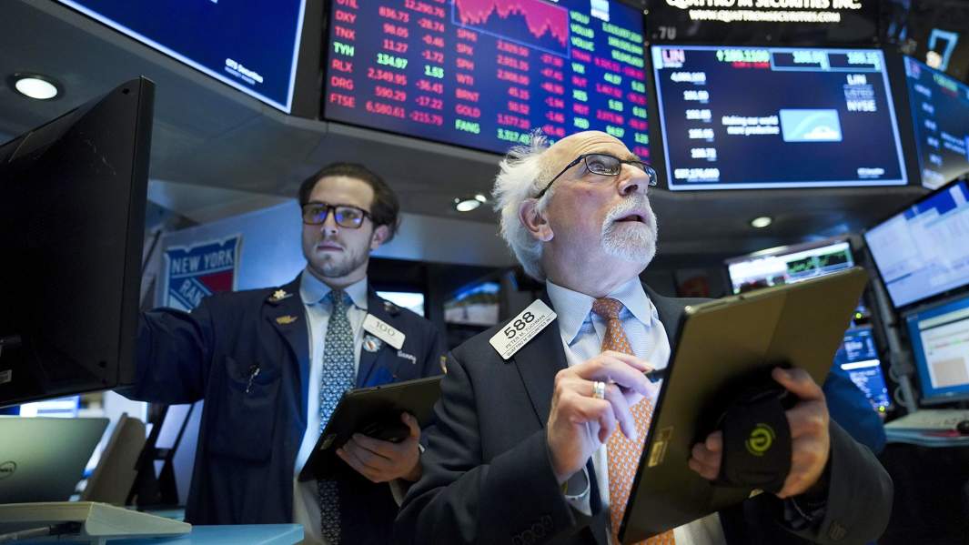 Трейдеры работают на Нью-Йоркской фондовой бирже