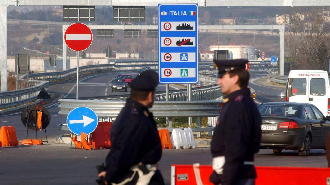 Полиция на границе Италии