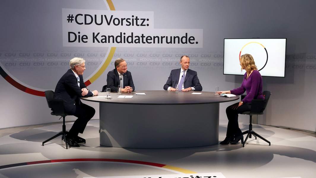 Три кандидата на пост председателя партии Христианско-демократического союза Германии (ХДС) Фридрих Мерц, Норберт Рёттген и Армин Лашет во время дискуссии в штаб-квартире партии в Берлине