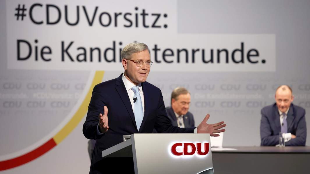 Норберт Рёттген во время обсуждения с другими кандидатами на пост председателя партии Христианско-демократического союза Германии (ХДС) Фридрихом Мерцем и Армином Лашетом в штаб-квартире партии в Берлине