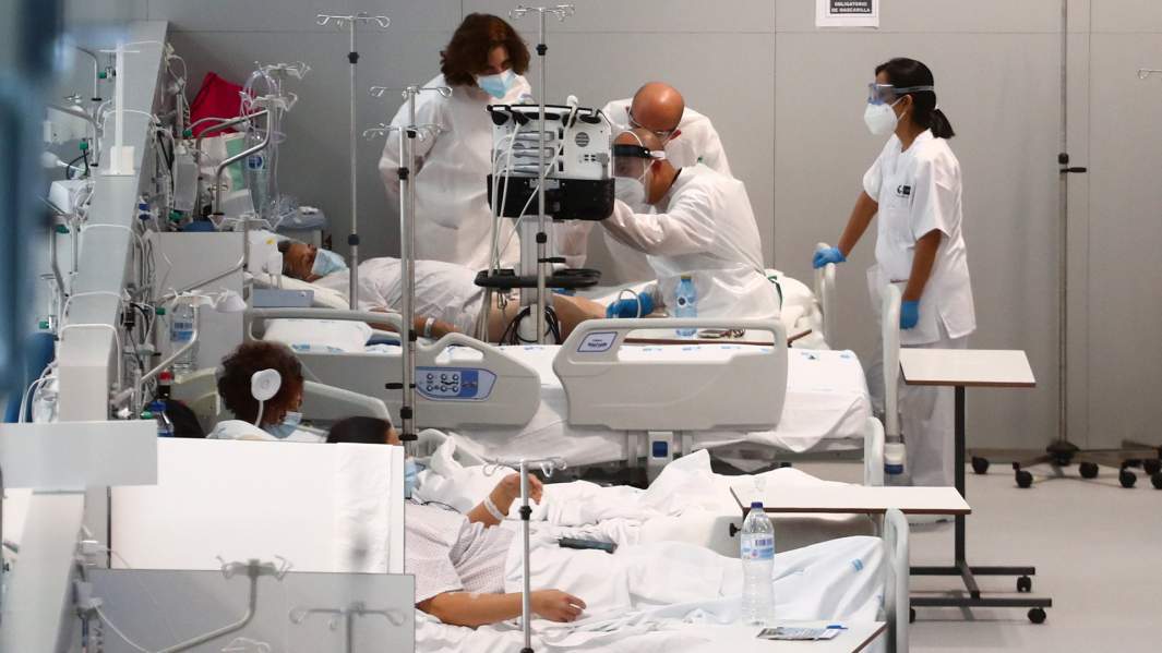 Медики в одной из больниц Мадрида