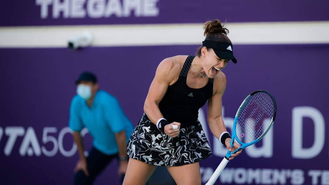 Теннисистка Мария Саккари во время матча против Софьи Кенин в Абу-Даби