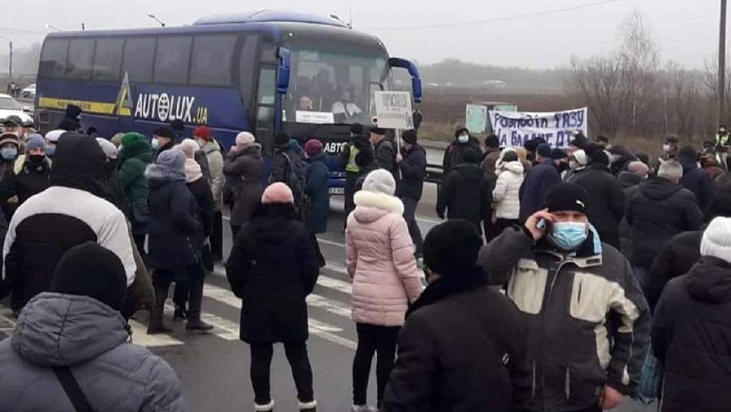 Жители города Лубны в Полтавской области перекрыли трассу Киев-Харьков