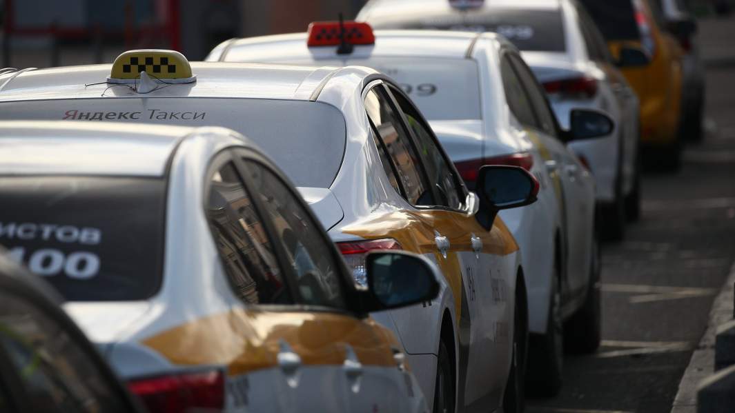 Припаркованные машины такси