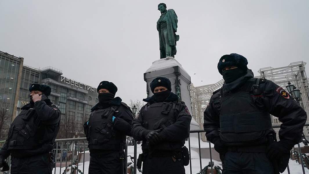 сотрудники полиции на Пушкинской площади 