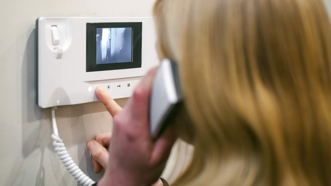 Три веселых буквы: «коммунальные» жулики обирают пожилых россиян