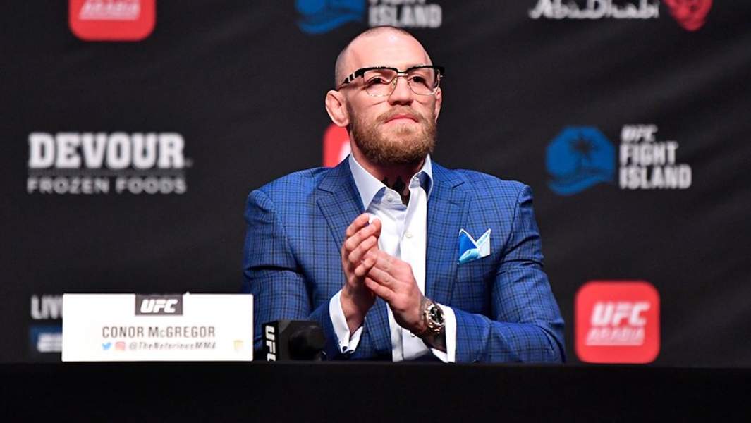 Конор Макгрегор во время пресс-конференции перед боем с Дастином Порье на UFC 257