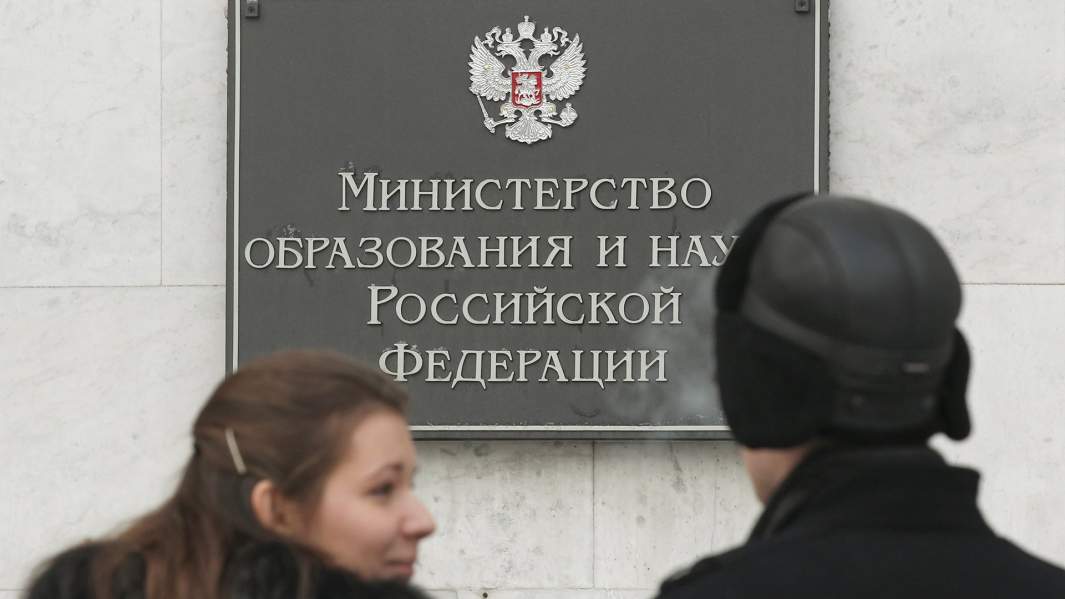 Таблички на фасаде здания 