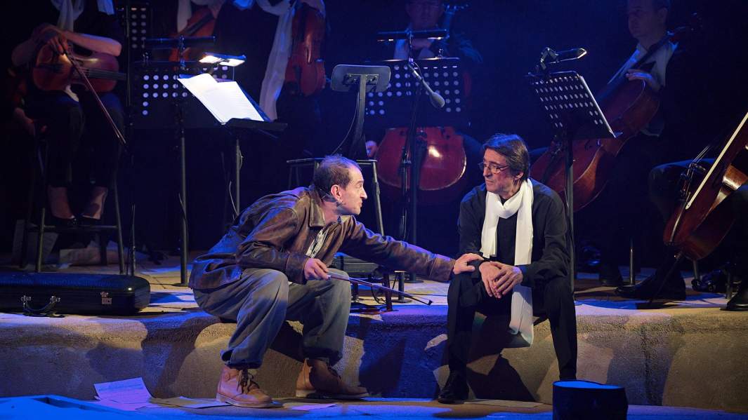 Константин Хабенский и Юрий Башмет во время спектакля «Не покидай свою планету»