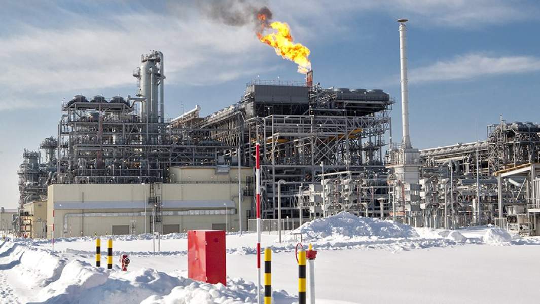 Факельная система на территории завода по производству сжиженного природного газа