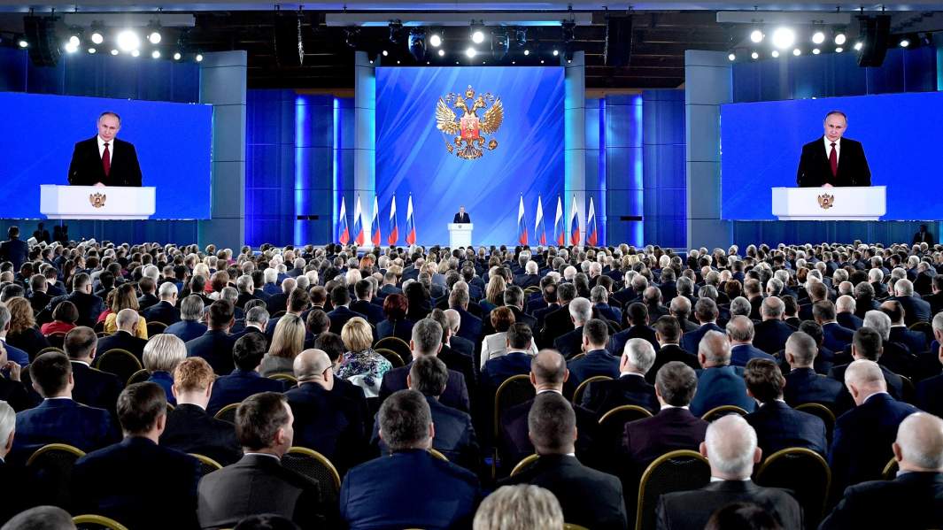 Президент РФ Владимир Путин выступает с ежегодным посланием Федеральному Собранию