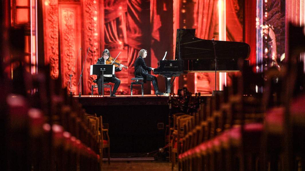 Юрий Башмет во время благотворительного концерта