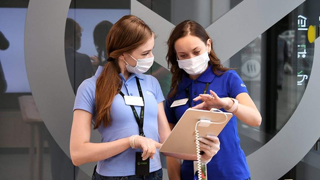 Сотрудницы первого офиса банка «Сбер»