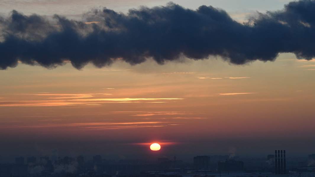 дым от трубы ТЭЦ