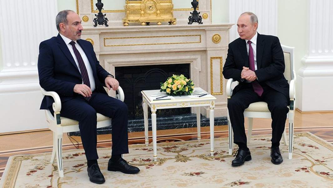 Президент РФ Владимир Путин и премьер-министр Армении Никол Пашинян во время двусторонней встречи в Кремле