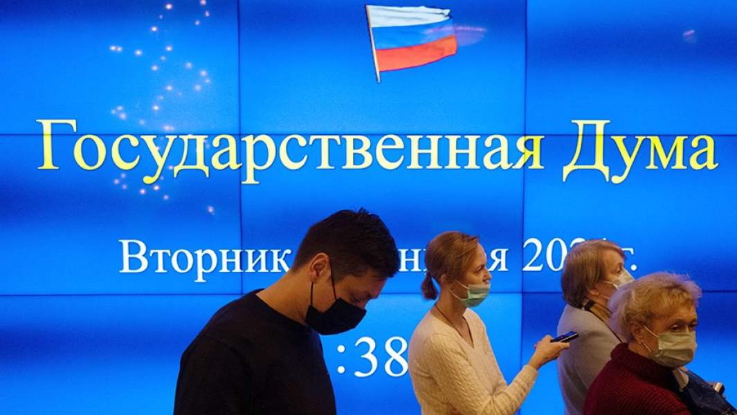 У инфоэкрана в Государственной Думе РФ. 19 января проводится первое пленарное заседание весенней сессии Госдумы