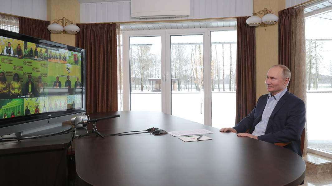 Президент РФ Владимир Путин проводит в режиме видеоконференции встречу с учащимися высших учебных заведений по случаю Дня российского студенчества