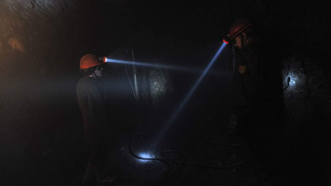 Шахтеры в забое