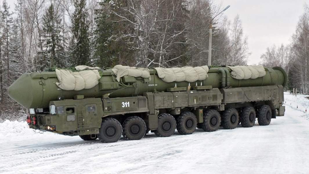 Подвижный грунтовый ракетный комплекс «Ярс» совершает марш в новый позиционный район на территории Тейковского ракетного соединения