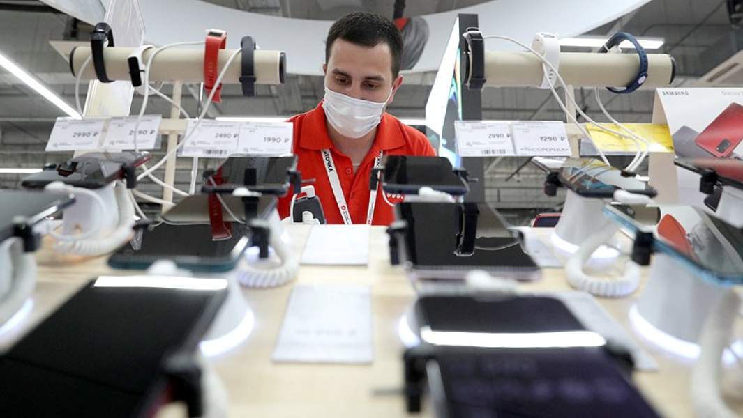 Сотрудник магазина бытовой техники и электроники