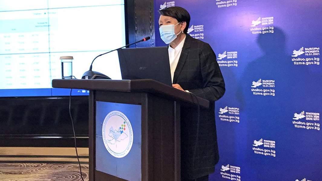 Глава ЦИК Киргизии Нуржан Шайлдабекова в день досрочных выборов президента страны в здании ЦИК