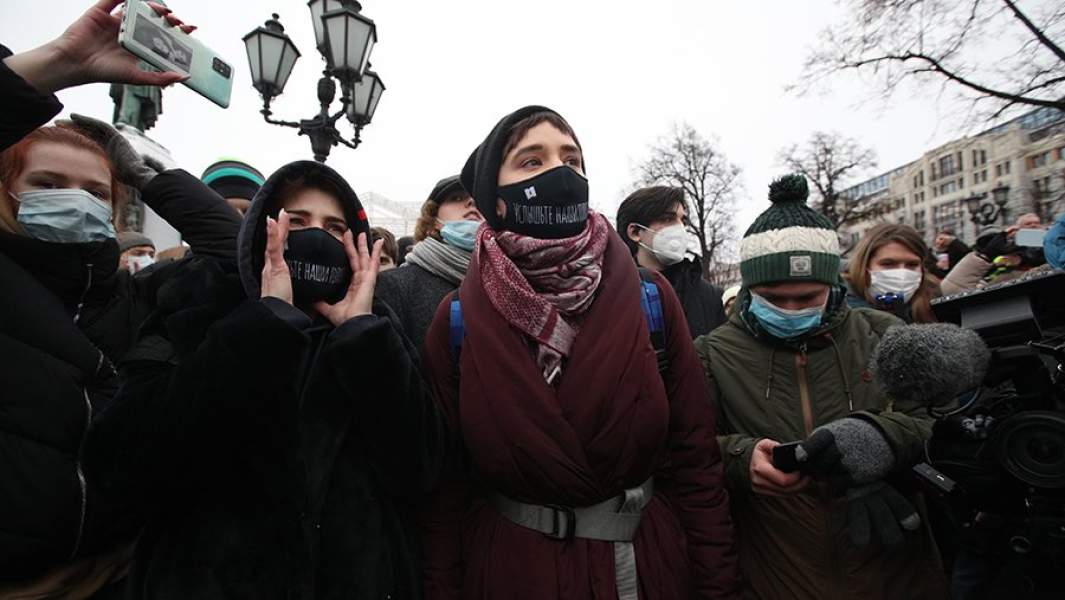 Люди в масках