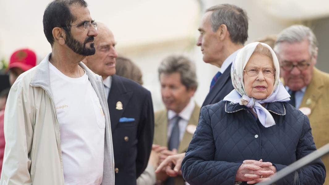 Королева Елизавета ll и шейх Мохаммед бин Рашид Аль Мактум на Королевской виндзорской выставке лошадей в Виндзор, Великобритания