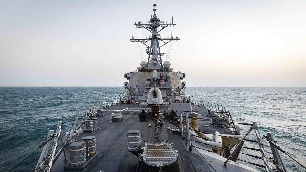 Эсминец ВМС США в Тайваньском проливе