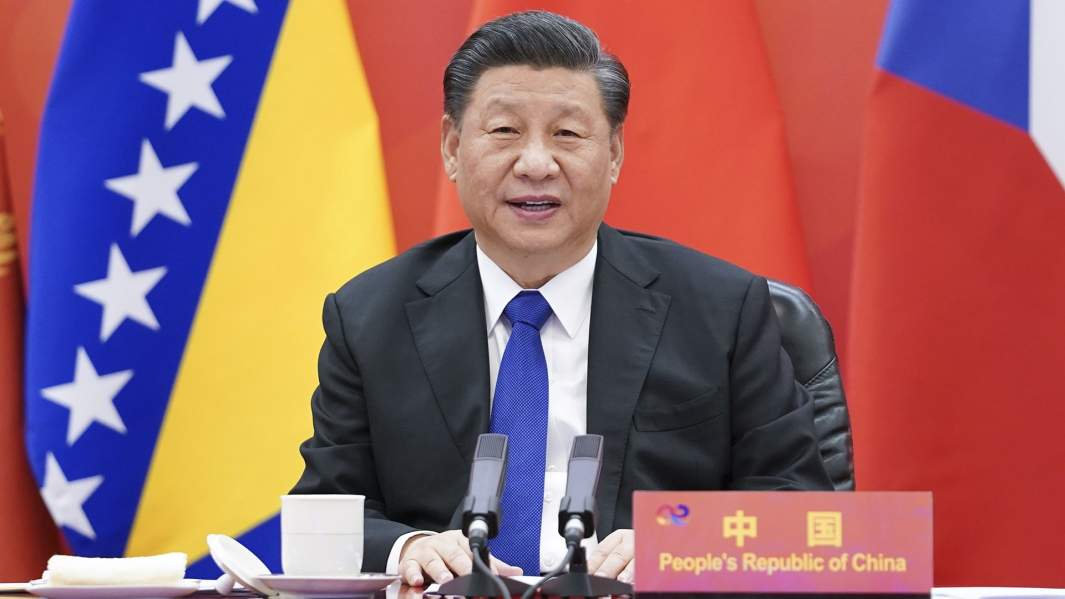 Лидер КНР Си Цзиньпин во время саммита Китая со странами Центральной и Восточной Европы
