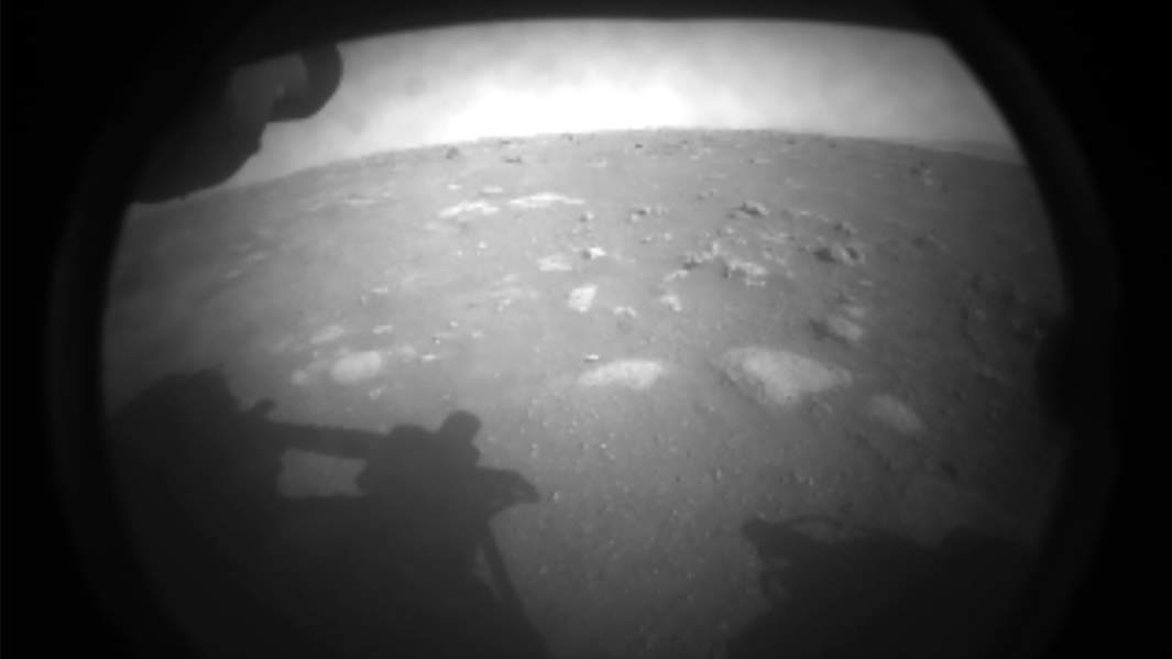 Первые кадры с поверхности Марса переданные марсоходом Perseverance