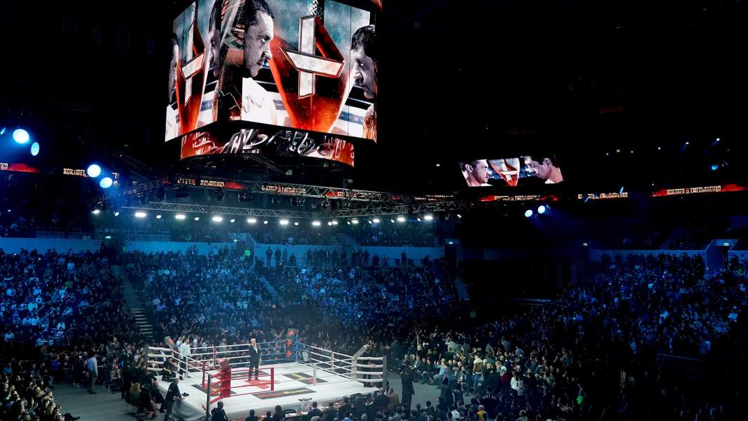 Поединок  между бойцами Михаил Кокляев (Россия) - Александр Емельяненко (Россия), по правилам бокса, ВТБ Арена