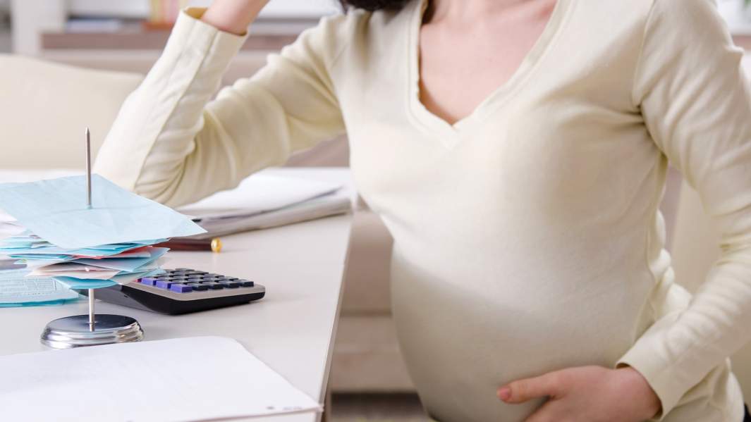 беременная женщина оформляет документы