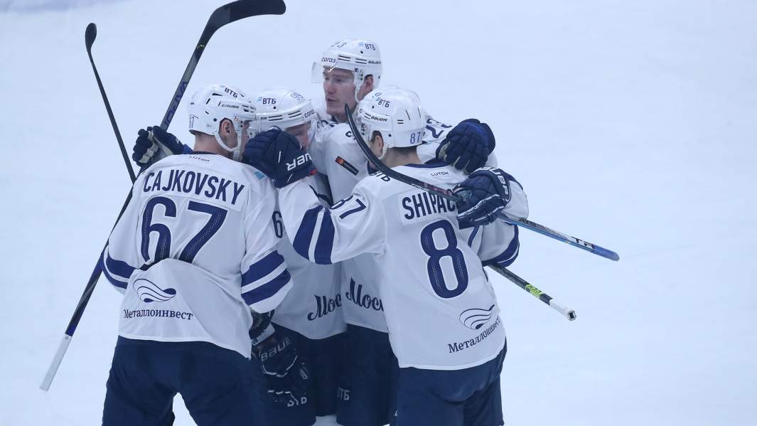 Игроки «Динамо» Вадим Шипачев, Дмитрий Яшкин и Михаил Чайковский