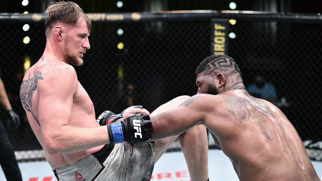 Бой Александра Волкова и Кертиса Блейдса