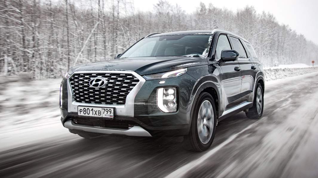 До 100 км/ч дизельный кроссовер (200 л.с.) разгоняется за 10,5 с, бензиновый (249 л.с.) — за 8,1 с