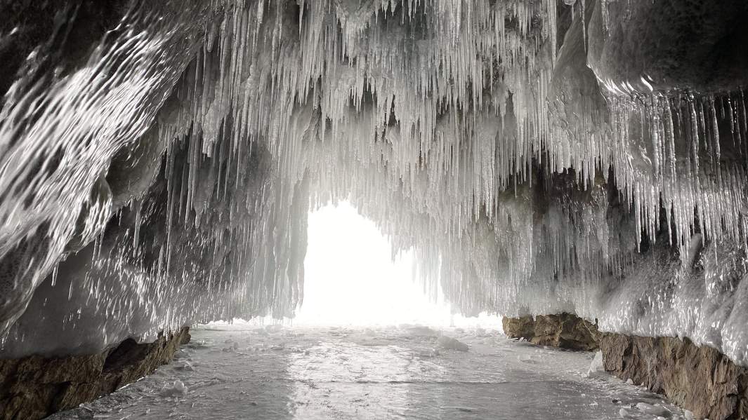 Место под солнцем: что предлагает туристам зимний Байкал