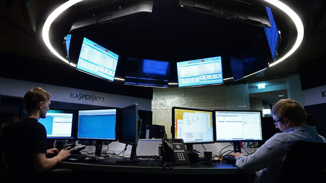 сотрудники в офисе компании «Лаборатория Касперского» в Москве