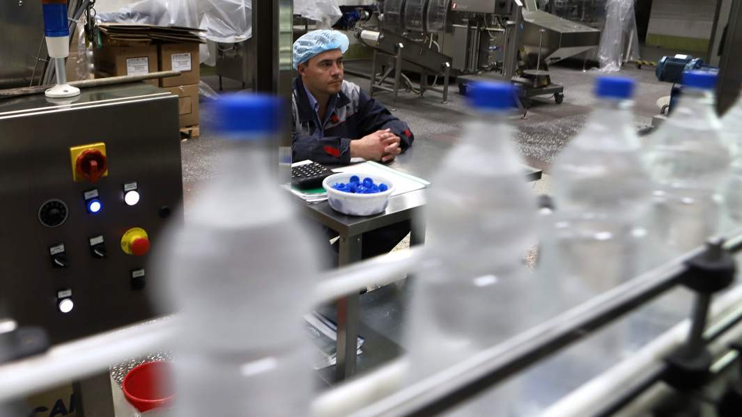 Пить не вредно: маркировка воды в России может начаться в мае