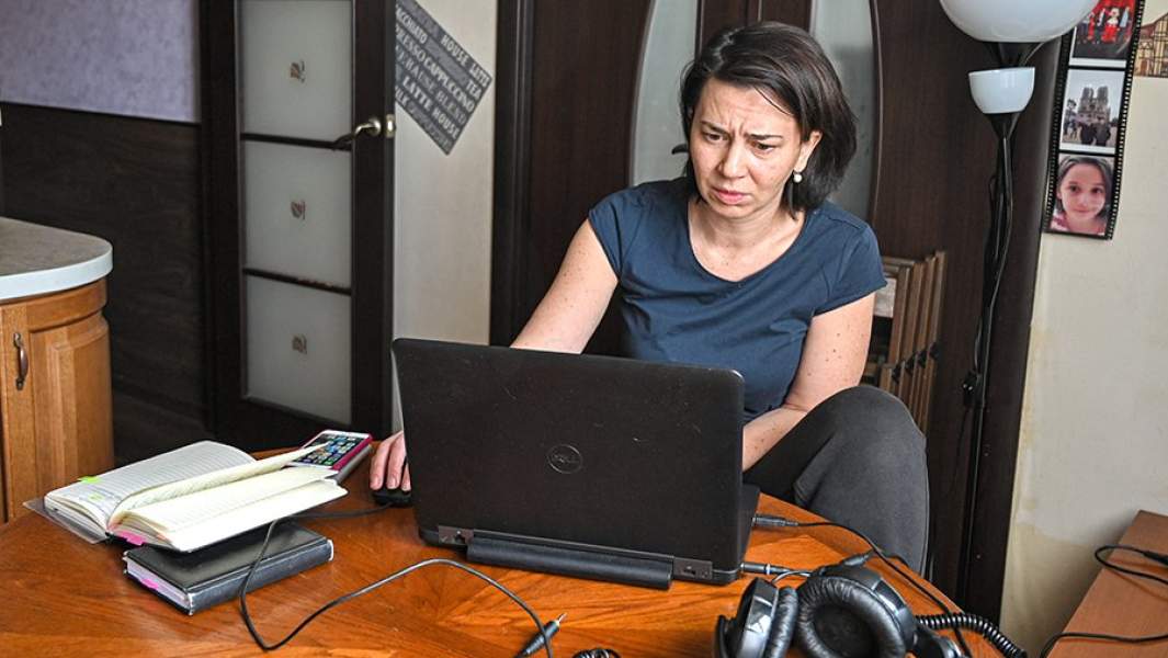 Менеджер по логистике на удаленной работе у себя дома