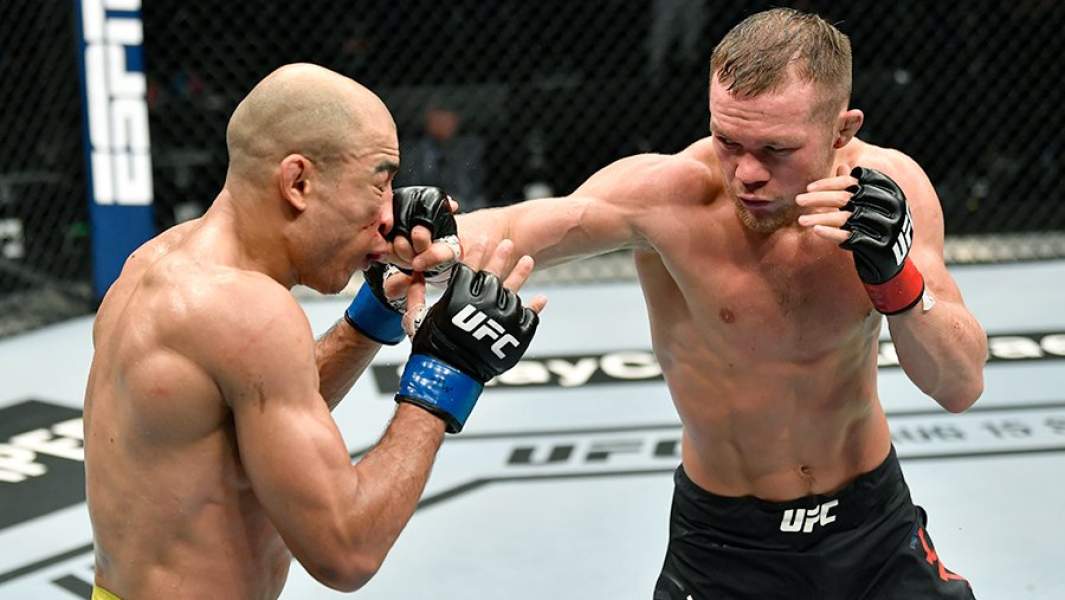 Петр Ян в бою против Жозе Алдо