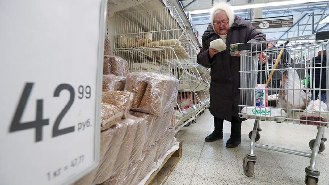 бабушка в магазине