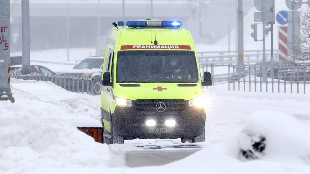 Машина скорой помощи у больницы