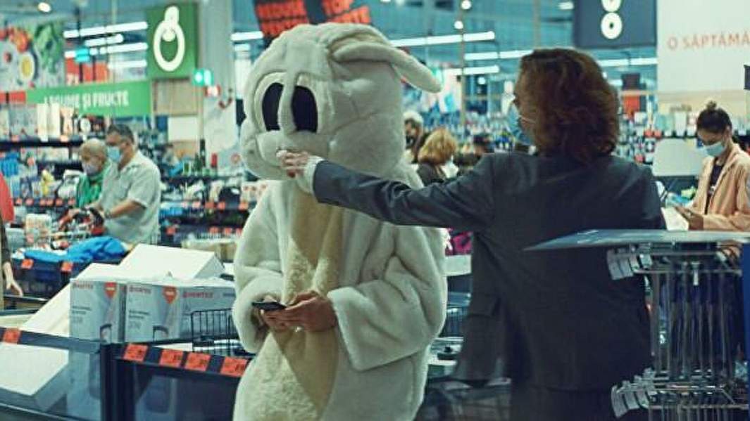 Кадр из фильма «Bad Luck Banging or Loony Porn»