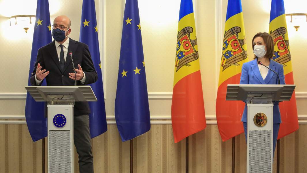 Председатель Европейского совета Шарль Мишель на брифинге с президентом Молдавии Майей Санду