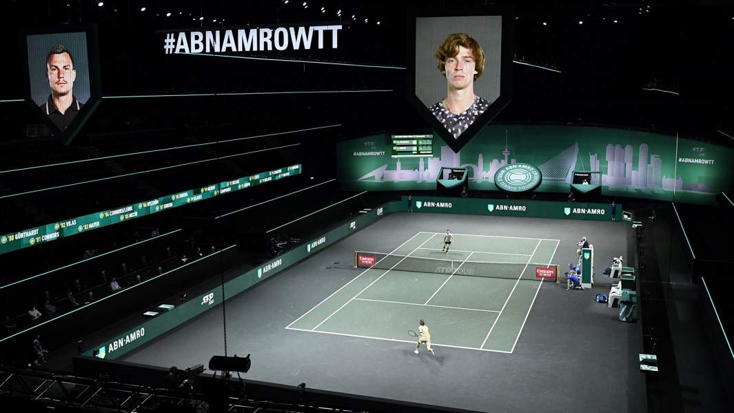 Теннисный матч между Андреем Рублевым и Мартоном Фучовичем