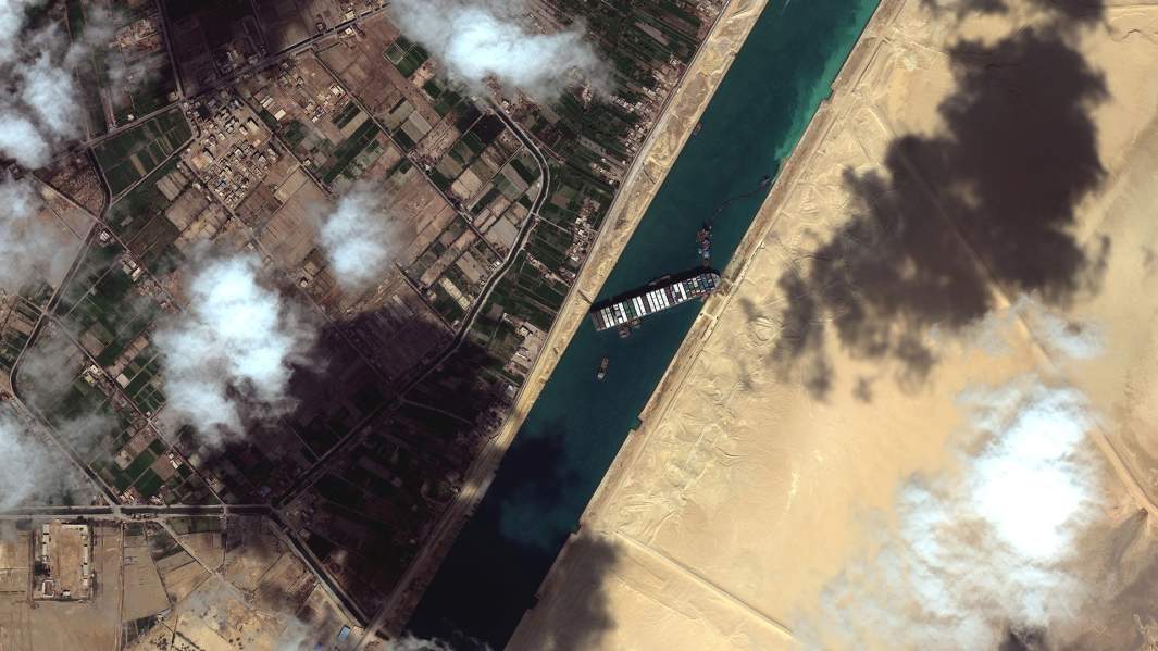 Контейнеровоз Ever Given в Суэцком канале